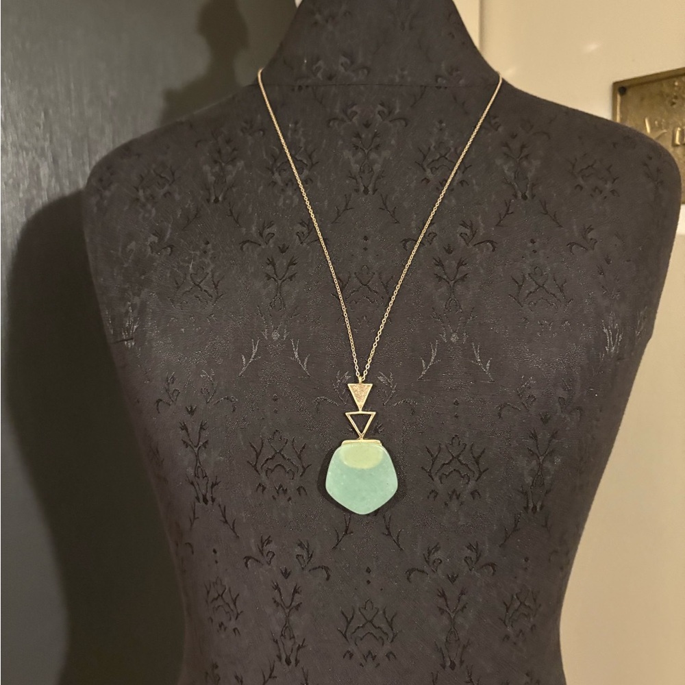 💜 Francesca’s  Gold and Green Pendant Necklace with Geometric Design